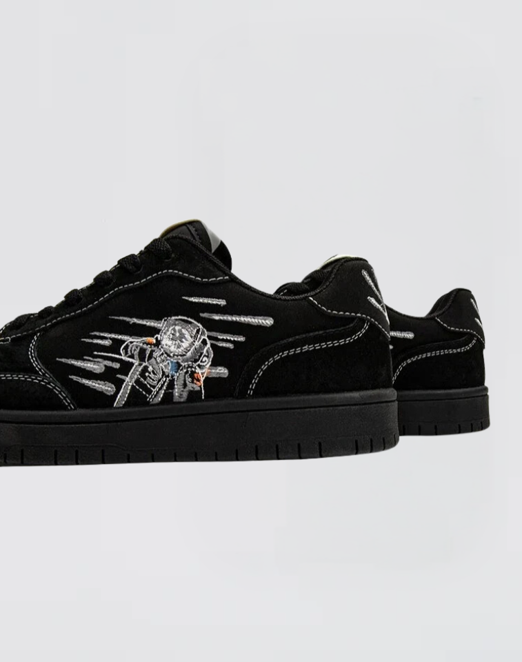 Detail astronaut sneaker