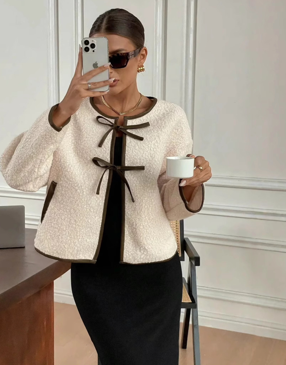 Veste en laine beige avec nœud
