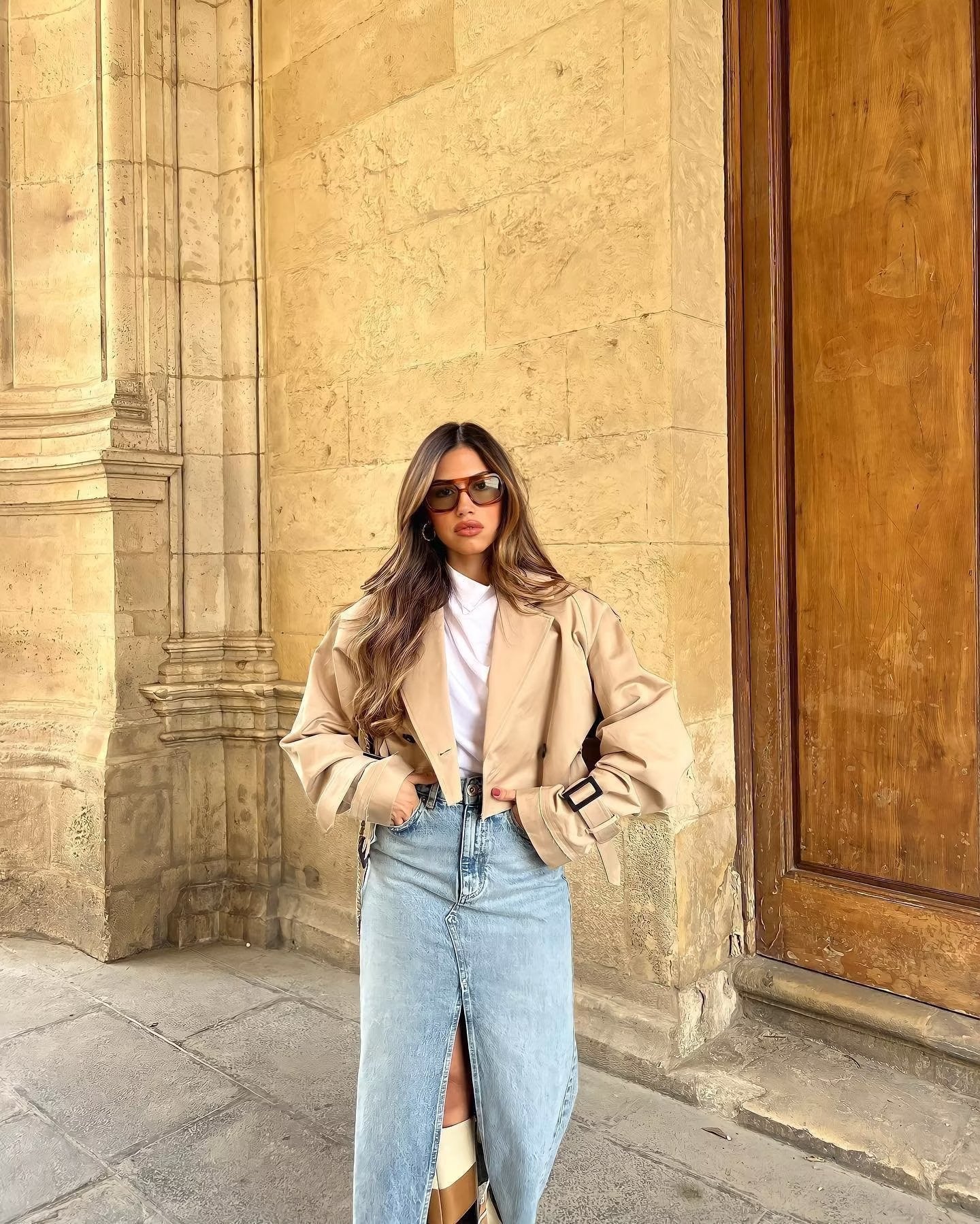 Trench-coat court