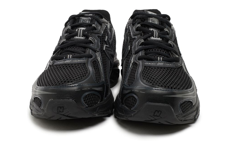 New Balance 740 Black