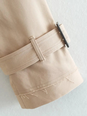 Trench-coat court