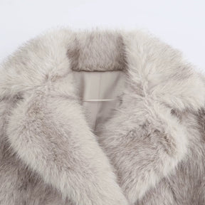 Veste en fourrure virale