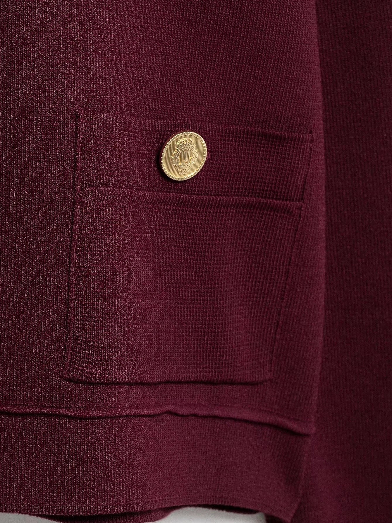 Eleganter roter Strick-Zweiteiler Cardigan
